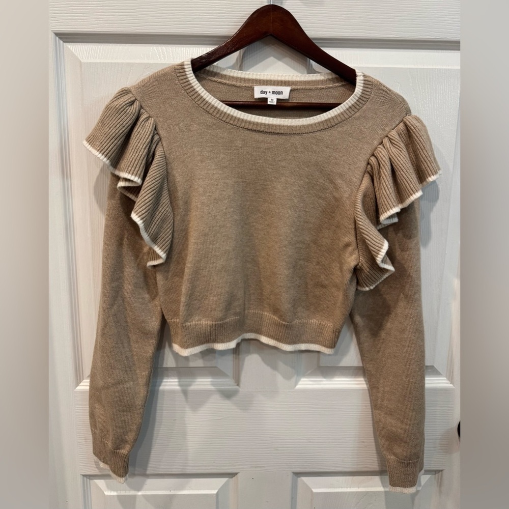 Day + Moon Dusty Latte/Creme Trim Women’s Ruffled Sleeve Sweater Size M Pullover - Picture 2 of 7